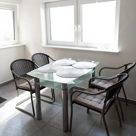 Charmantes Zuhause Mitten In Appartamento Ratingen